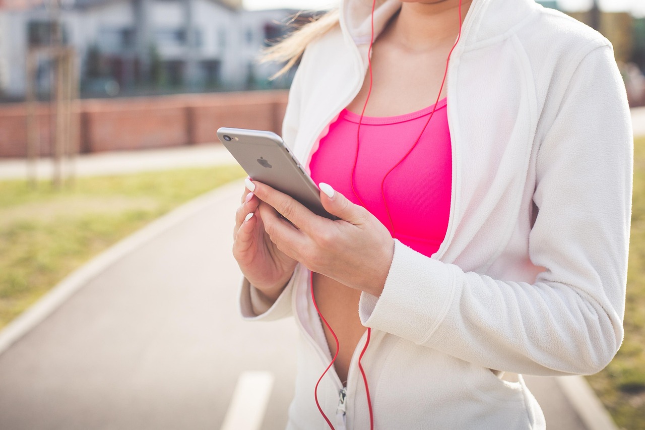Creatine for Women Over 40: Benefits, Dosage, and Safety
