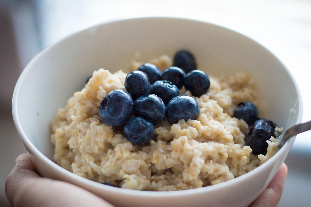 Managing Hunger and Cravings on a Calorie Deficit: Muscle-Friendly Strategies